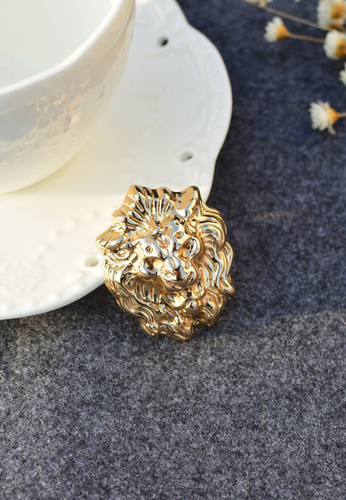 Pin Lapel Kepala Singa Emas