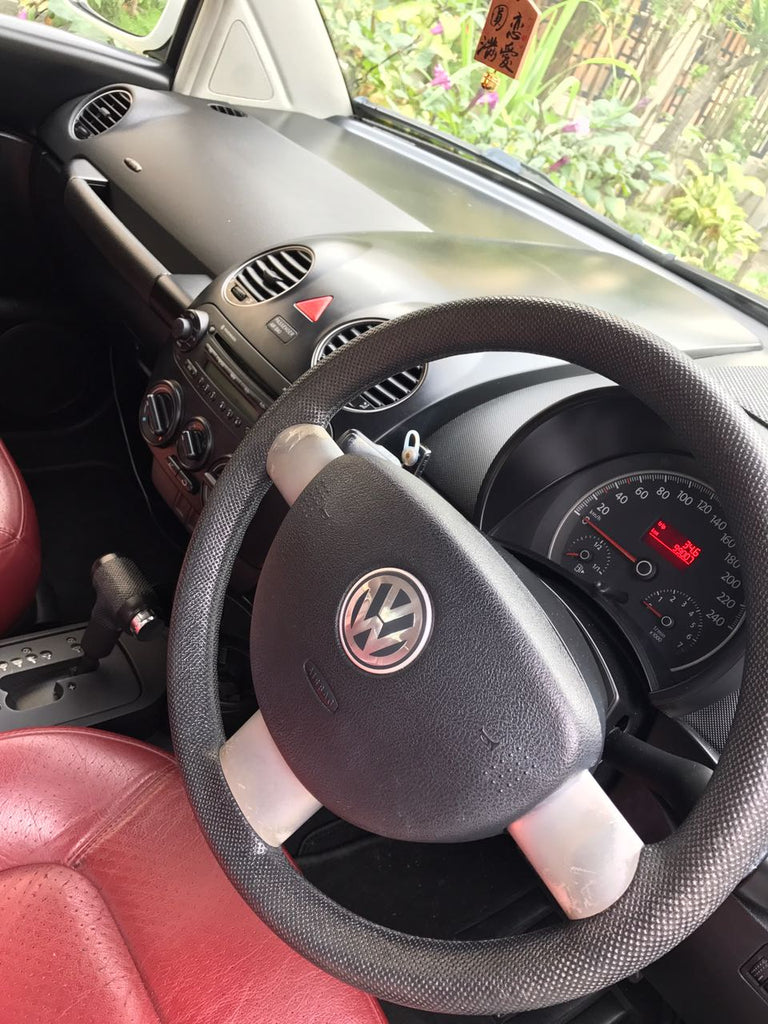 Kereta pengantin Volkswagen Beetle tersedia untuk disewa semasa majlis perkahwinan/majlis khas