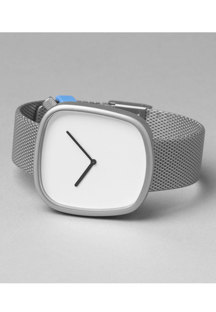 Bulbul Pebble Matte Steel pada Jam Tangan Milanese Mesh Band Buatan Jerman